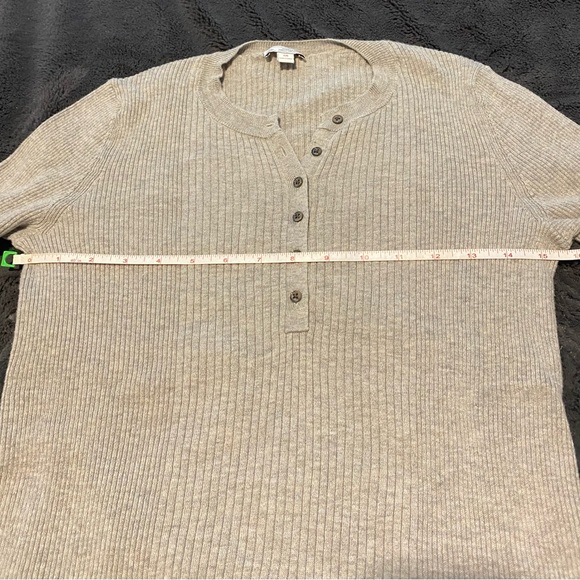Women’s Gap Modern Rib Henley T-Shirt, Oatmeal Heather - size L - Picture 4 of 9